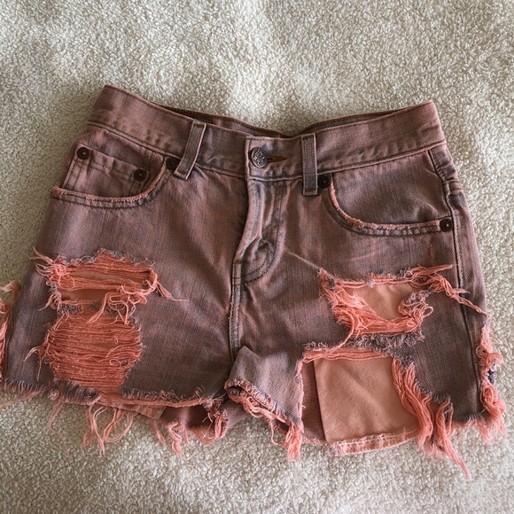 Levi's Pants - Pink Levi ripped shorts